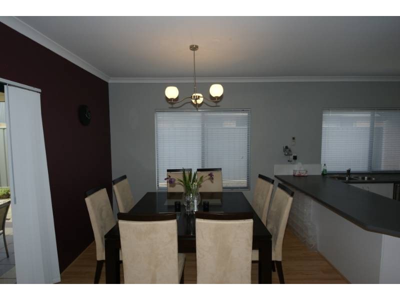 8 Glastonbury Street, Leda WA 6170