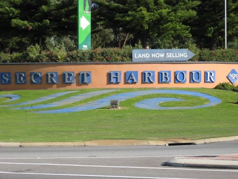 18 Duranbah Road, Secret Harbour WA 6173