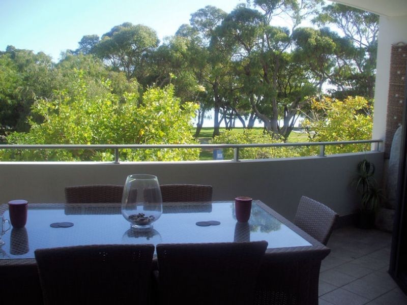 8/17  Rockingham Beach Road, Rockingham WA 6168