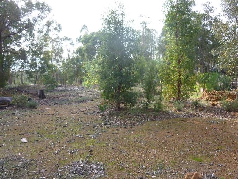 1  Kingsbury Drive, Jarrahdale WA 6124