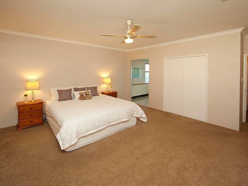 18 Willis Street, Warnbro WA 6169