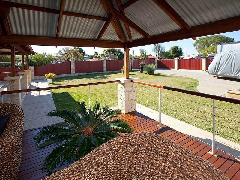 18 Willis Street, Warnbro WA 6169