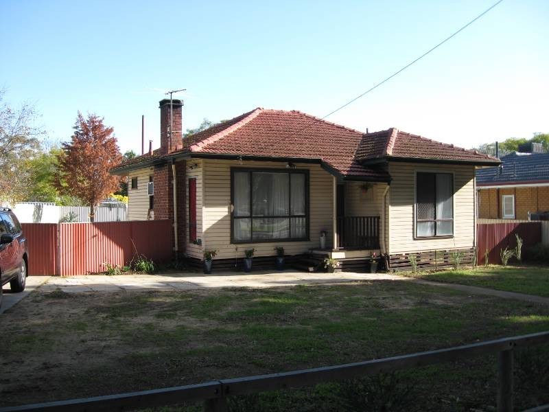 10 Medina Avenue, Medina WA 6167