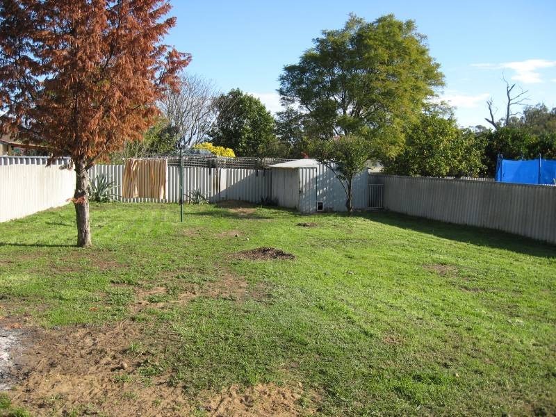 10 Medina Avenue, Medina WA 6167