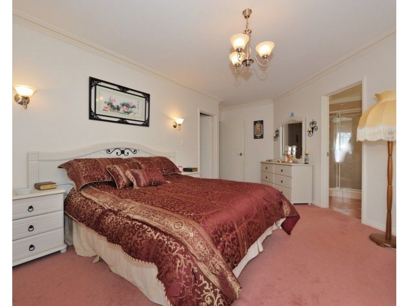 6 Turtle Point Cove, Jandakot WA 6164