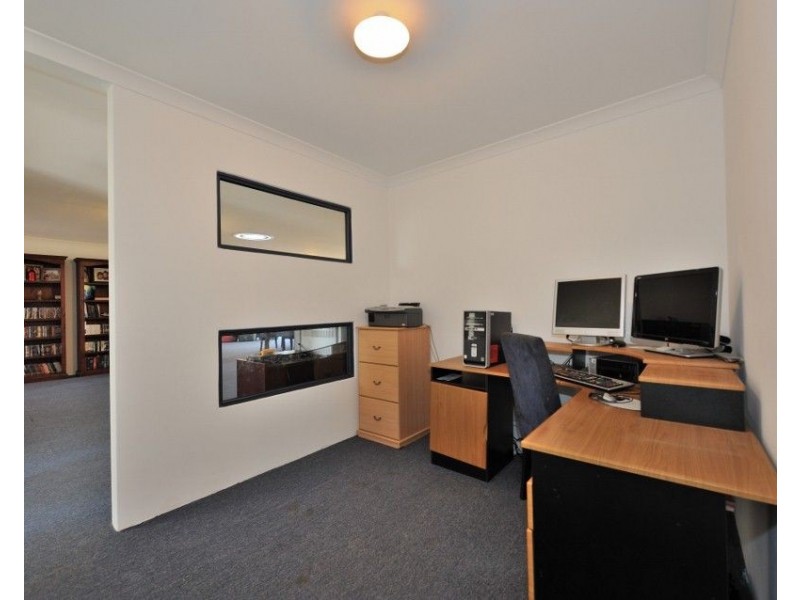 5 Nenagh Close, Orelia WA 6167