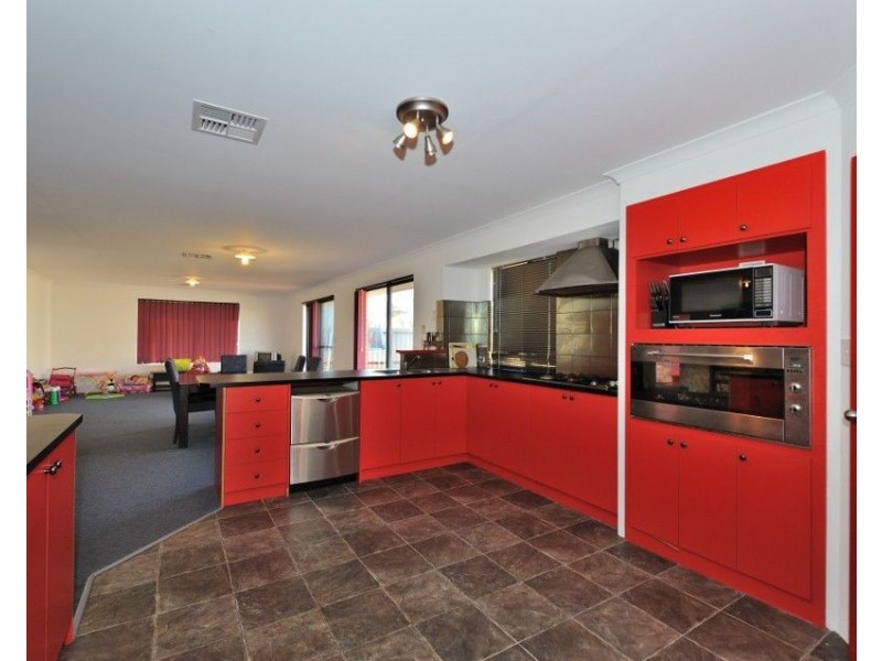 5 Nenagh Close, Orelia WA 6167