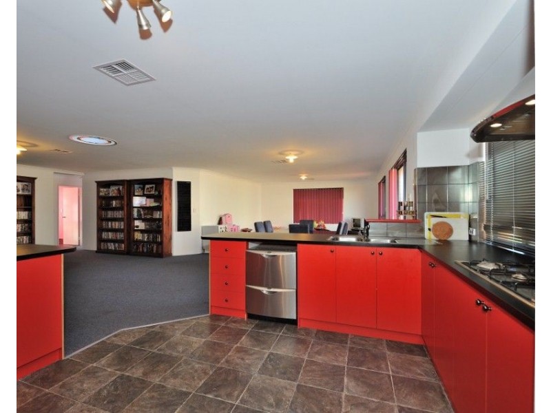 5 Nenagh Close, Orelia WA 6167