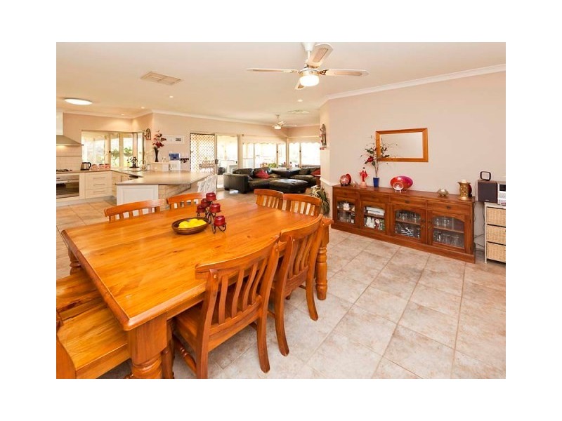 10 Ironmonger Ct, Wellard WA 6170