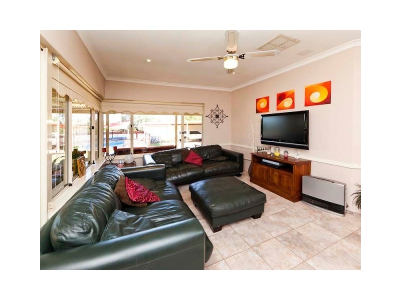 10 Ironmonger Ct, Wellard WA 6170