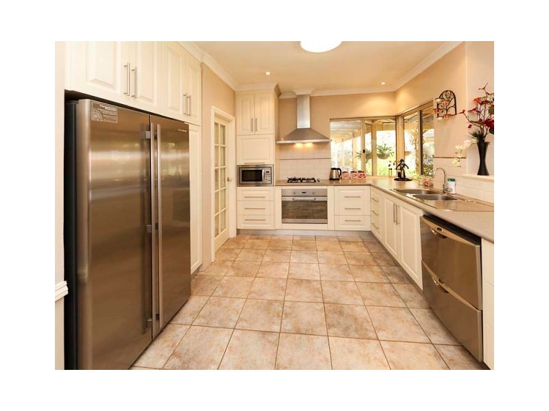 10 Ironmonger Ct, Wellard WA 6170