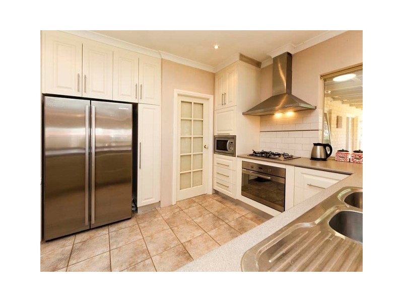 10 Ironmonger Ct, Wellard WA 6170