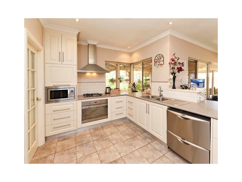 10 Ironmonger Ct, Wellard WA 6170