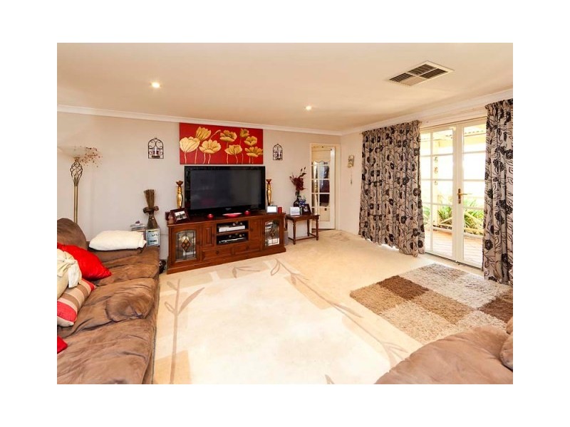 10 Ironmonger Ct, Wellard WA 6170