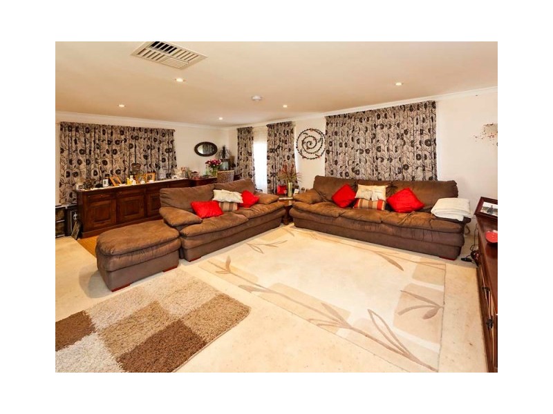 10 Ironmonger Ct, Wellard WA 6170