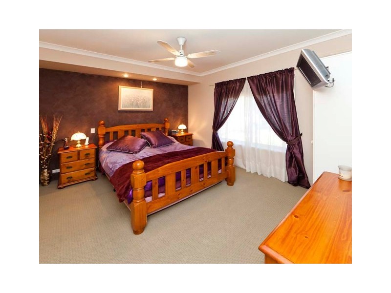 10 Ironmonger Ct, Wellard WA 6170