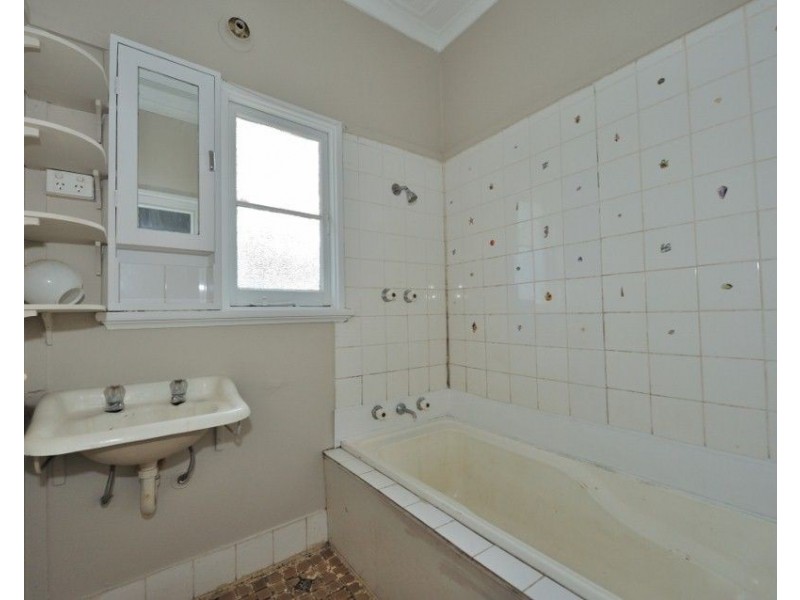 24 Atkinson Rd, Medina WA 6167