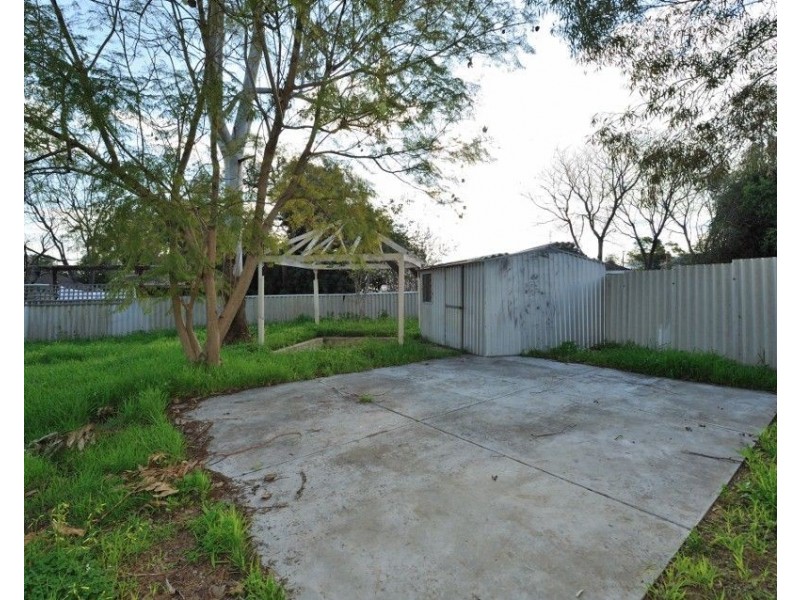 24 Atkinson Rd, Medina WA 6167