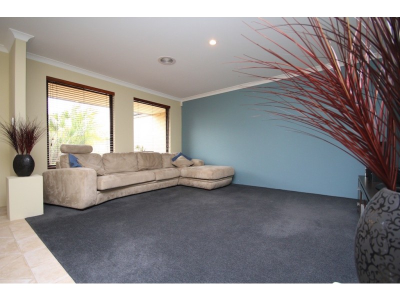 14 Gillen Way, Success WA 6164