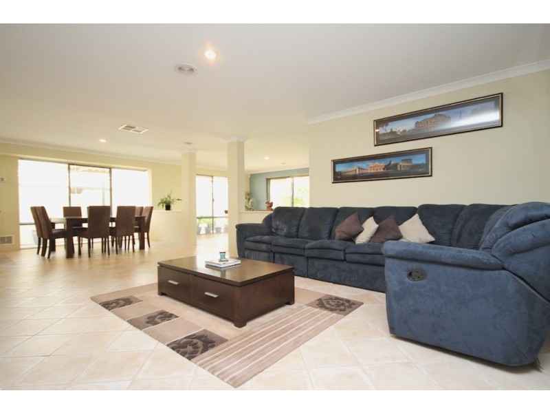 14 Gillen Way, Success WA 6164