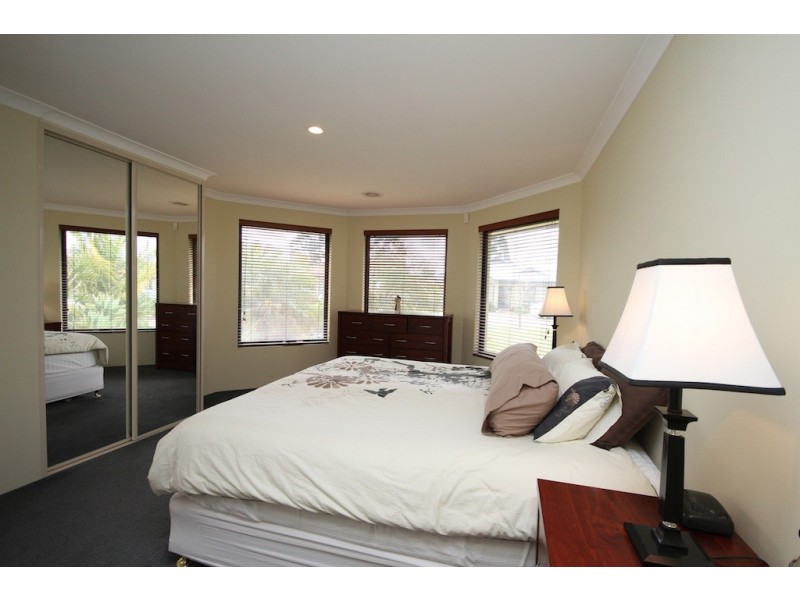 14 Gillen Way, Success WA 6164