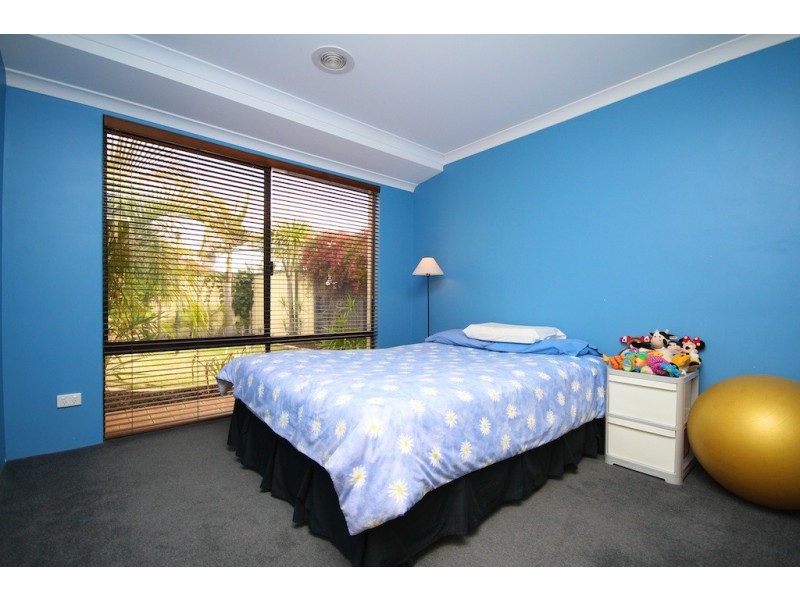 14 Gillen Way, Success WA 6164