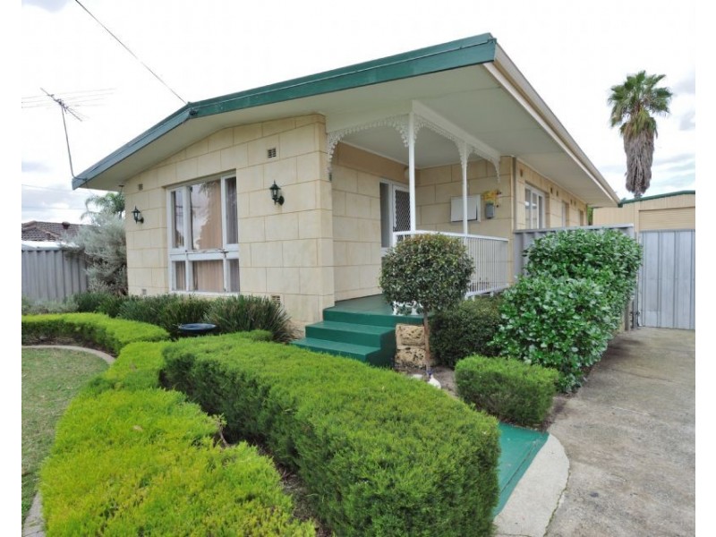 24 Disney Road, Parmelia WA 6167