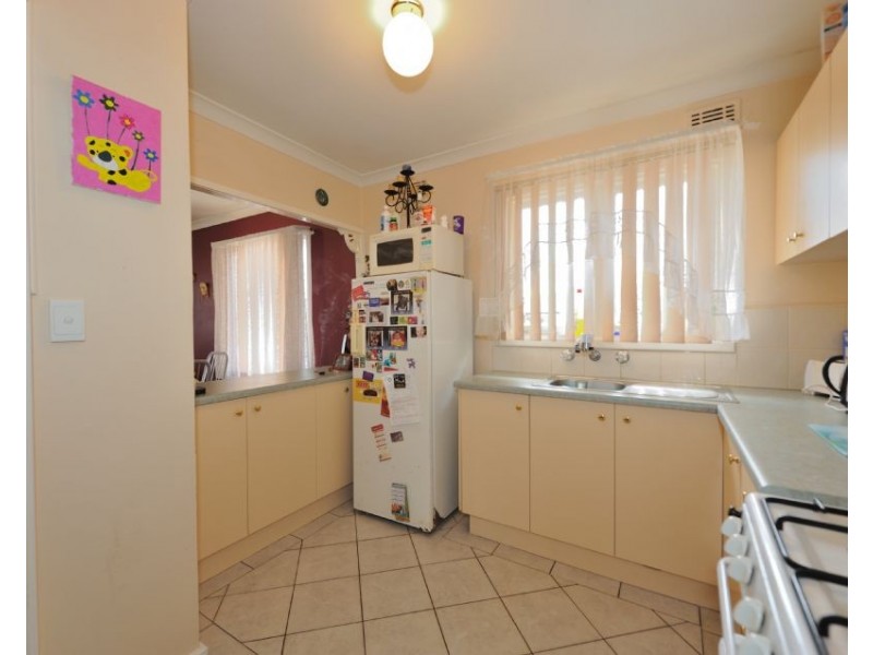 24 Disney Road, Parmelia WA 6167