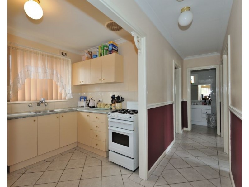 24 Disney Road, Parmelia WA 6167