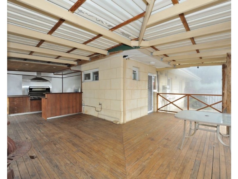 24 Disney Road, Parmelia WA 6167