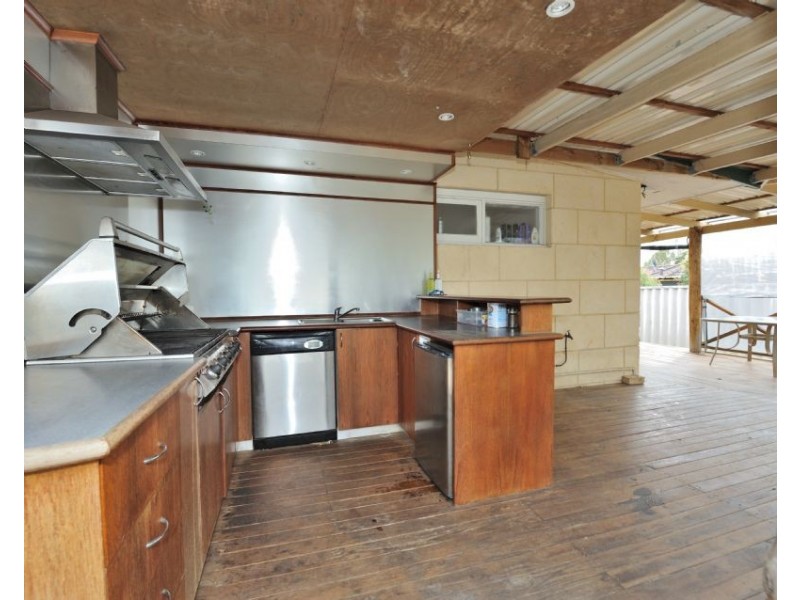 24 Disney Road, Parmelia WA 6167