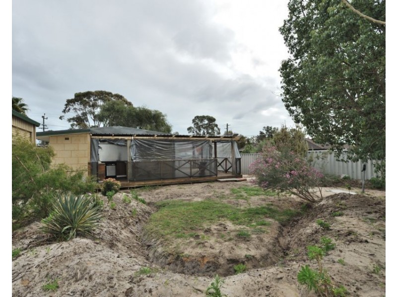 24 Disney Road, Parmelia WA 6167