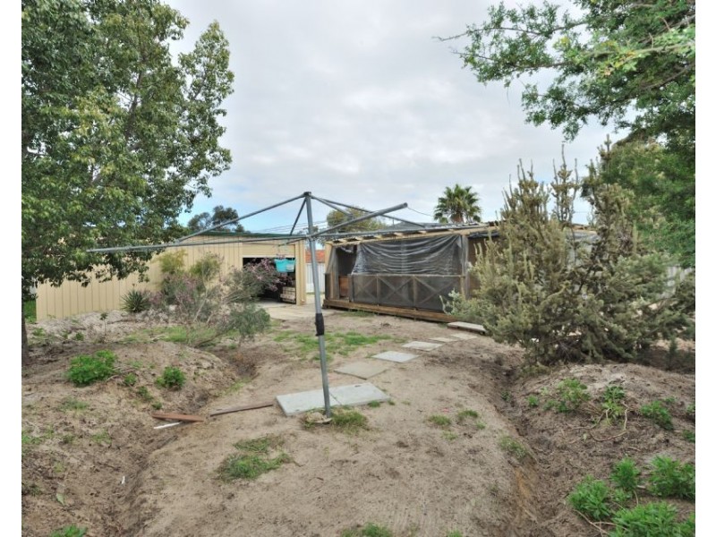 24 Disney Road, Parmelia WA 6167