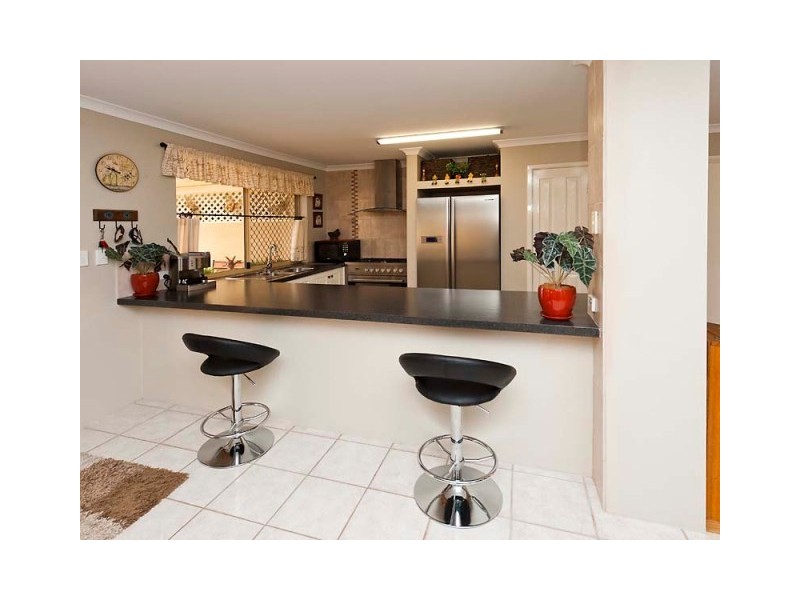 2 Dalaroo Court, Cooloongup WA 6168