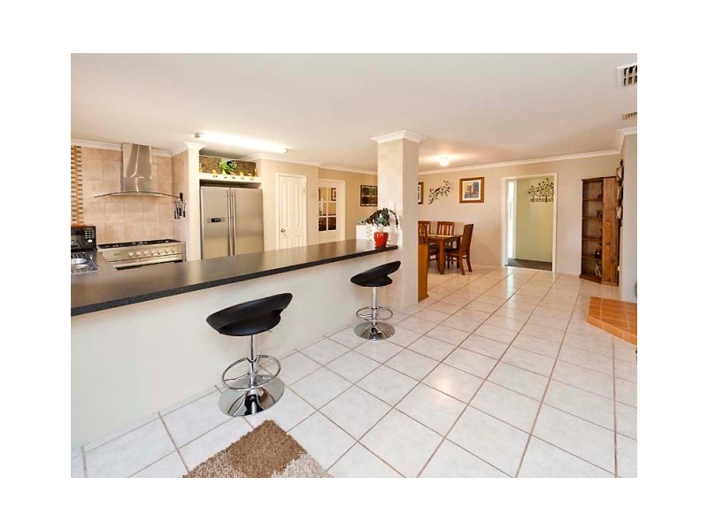 2 Dalaroo Court, Cooloongup WA 6168