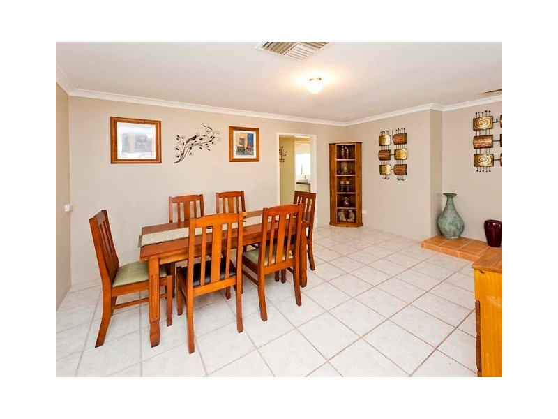 2 Dalaroo Court, Cooloongup WA 6168