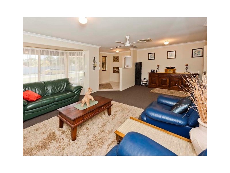 2 Dalaroo Court, Cooloongup WA 6168