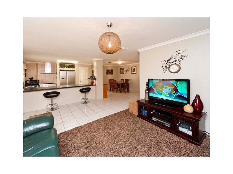 2 Dalaroo Court, Cooloongup WA 6168