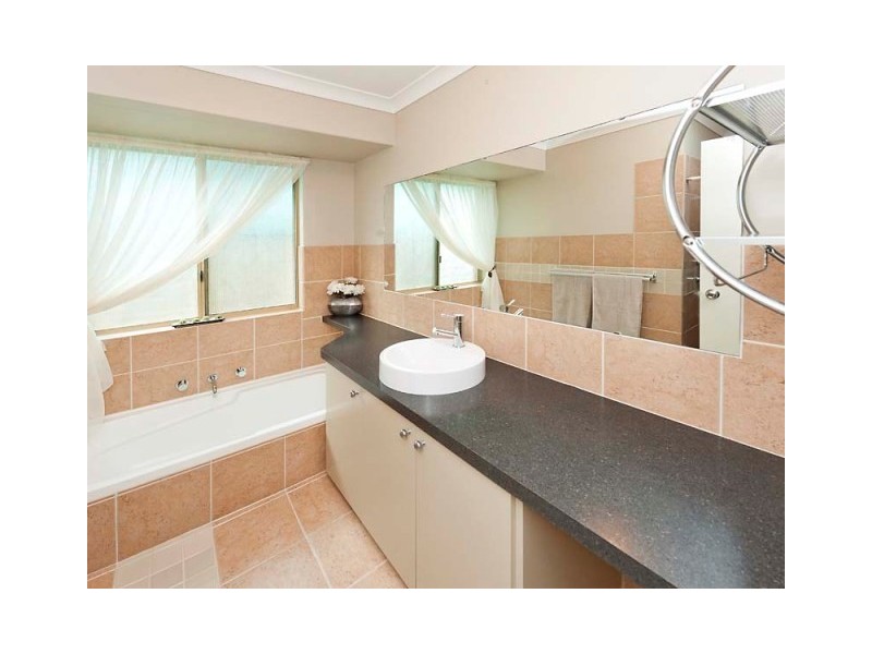 2 Dalaroo Court, Cooloongup WA 6168