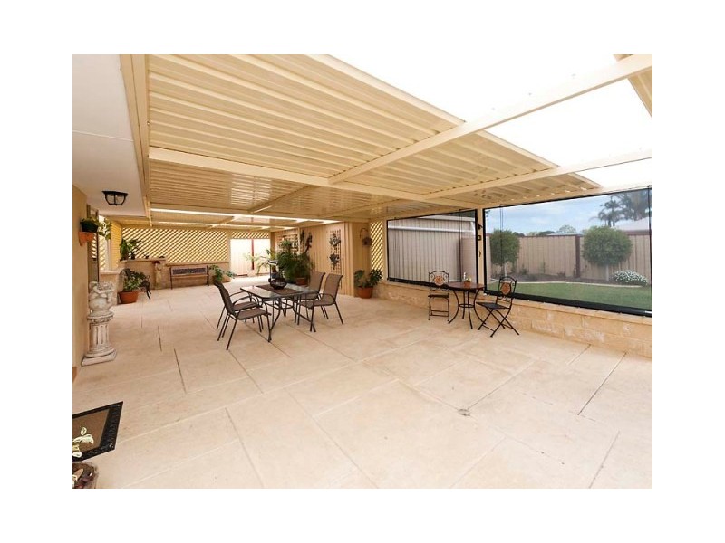 2 Dalaroo Court, Cooloongup WA 6168