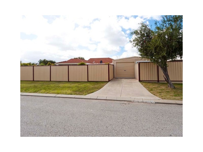 2 Dalaroo Court, Cooloongup WA 6168