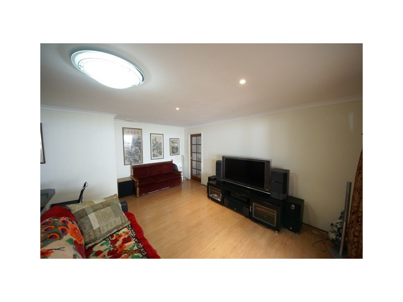 21 McNairn Crss, Leda WA 6170