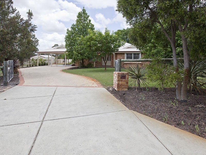 4 Saddler Close, Wellard WA 6170