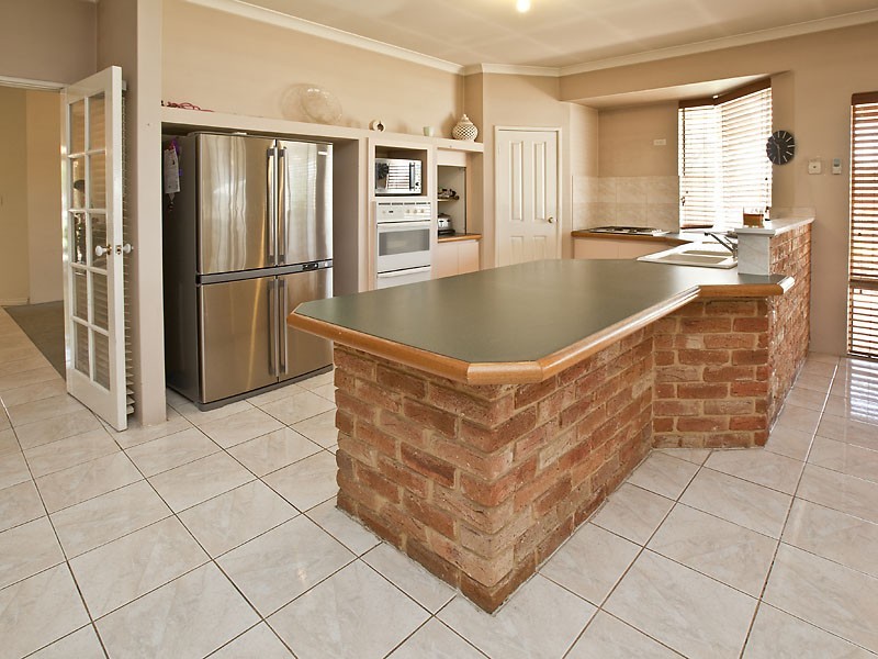 4 Saddler Close, Wellard WA 6170