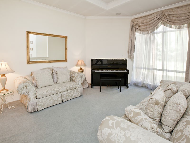 4 Saddler Close, Wellard WA 6170