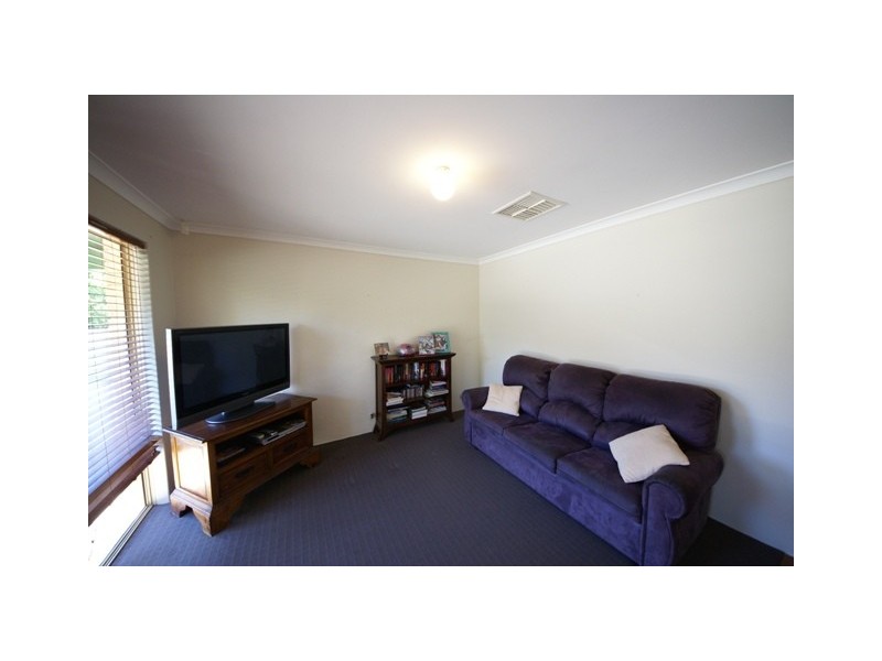 28 Sloan Drive, Leda WA 6170