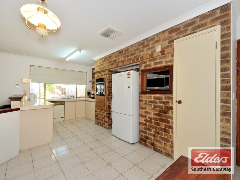 19 Bournan Heights, Parmelia WA 6167