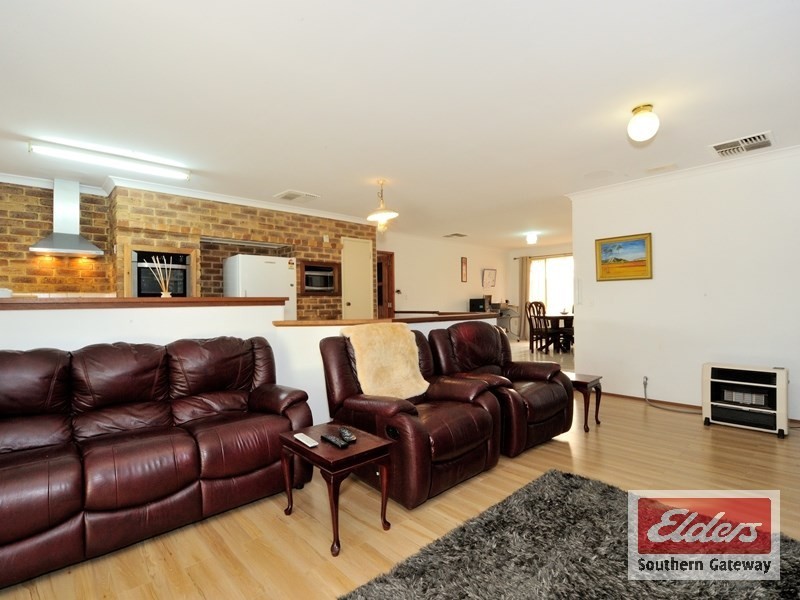 19 Bournan Heights, Parmelia WA 6167