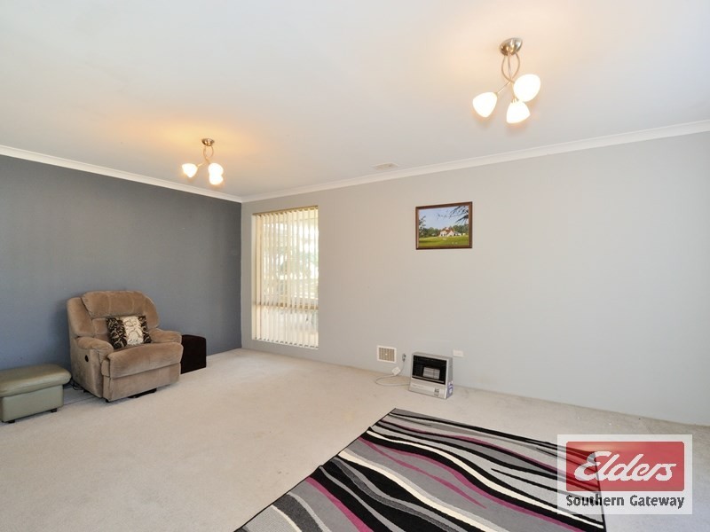 19 Bournan Heights, Parmelia WA 6167