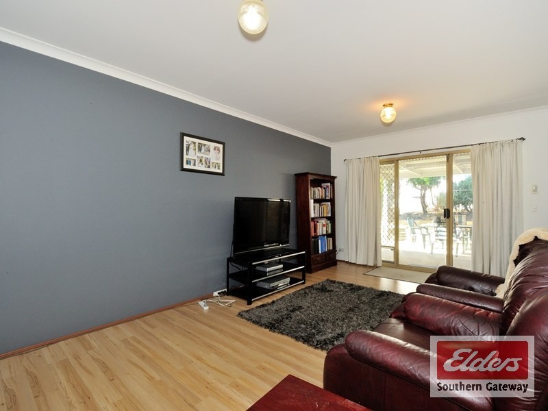 19 Bournan Heights, Parmelia WA 6167